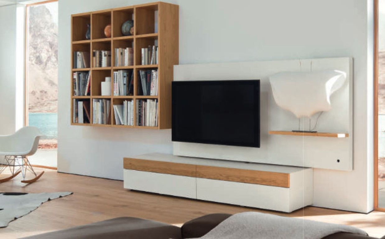 Toestemming Uitlijnen ideologie HULSTA Neo TV meubel in witte lak en eik natuur. Met bibliotheek en audio  muurpaneel. 367 x 42 x 176 cm. - Forme & Style